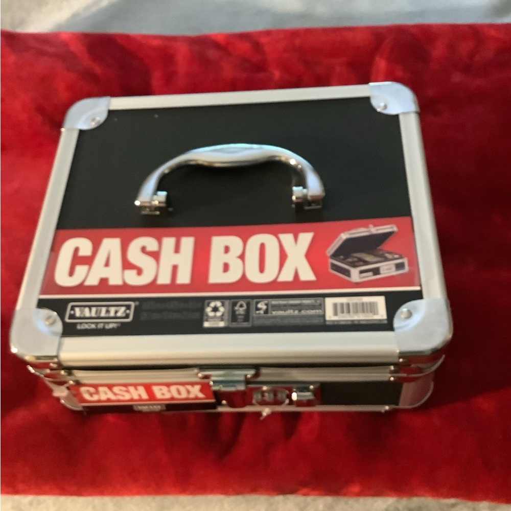 Vaults cash box, black
